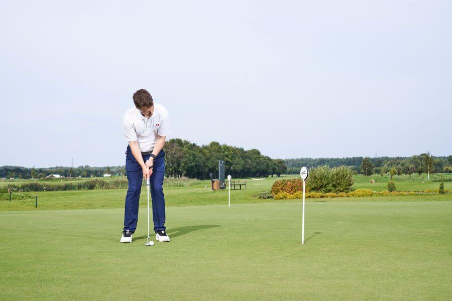 golf player training putting